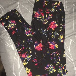 2 pairs of OS Lularoe Leggings
